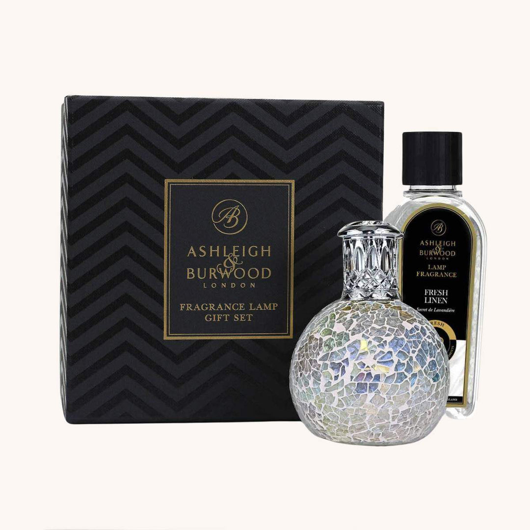 The Pearl with Fresh Linen Gift Set on a white background