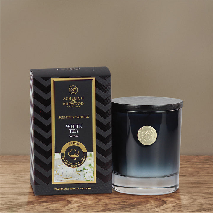 White Tea Signature Scented Candle